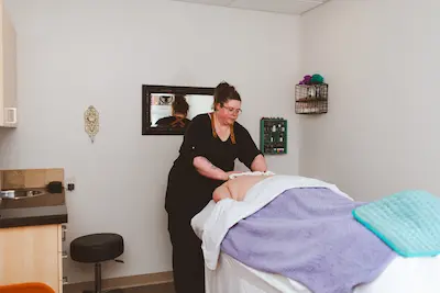 Kelli working with a client.